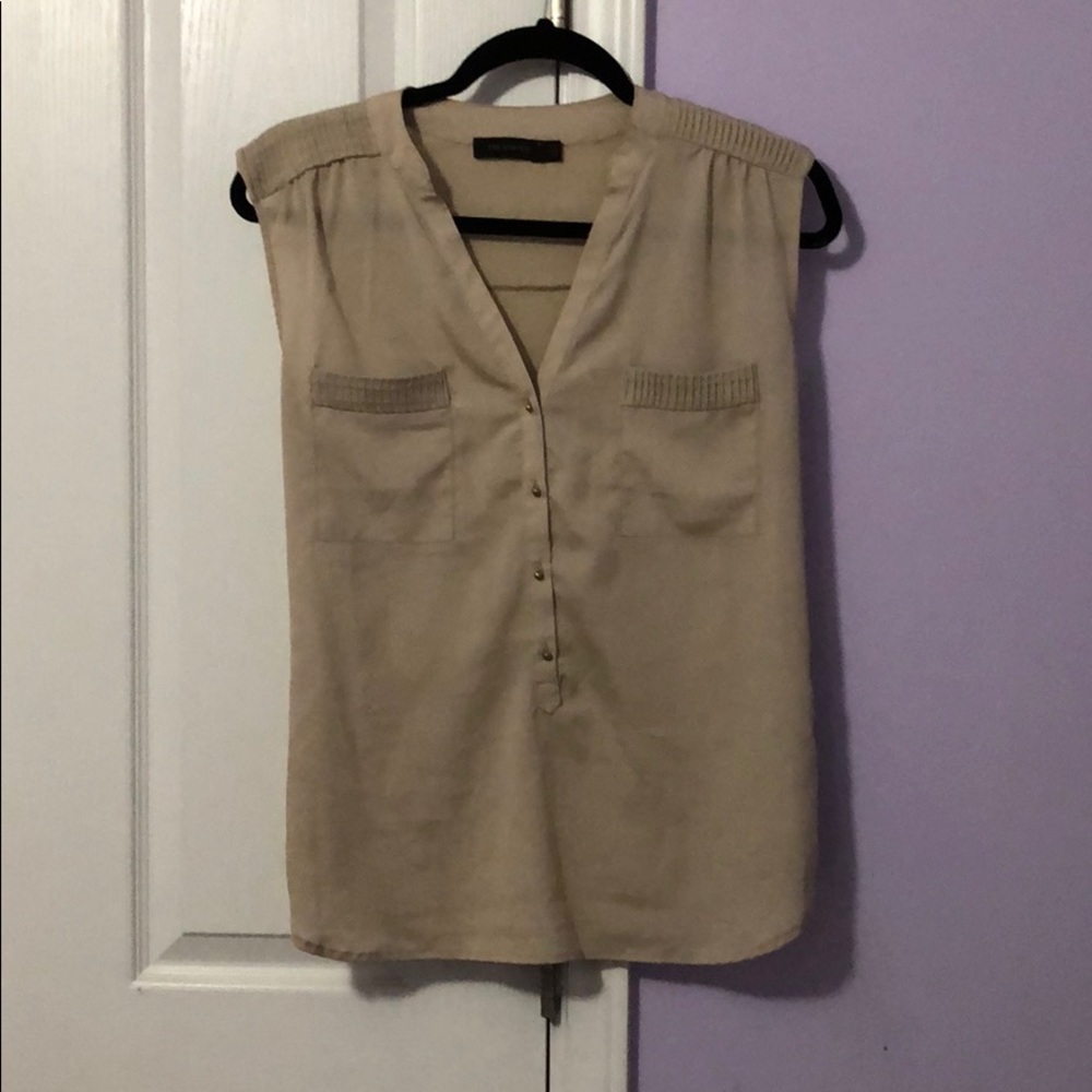 Sleeveless blouse